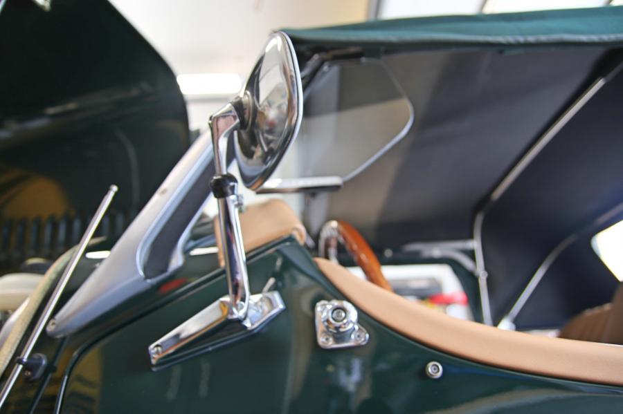 Детали экстерьера Morgan Roadster 2005 года  (фото 78 из 146)